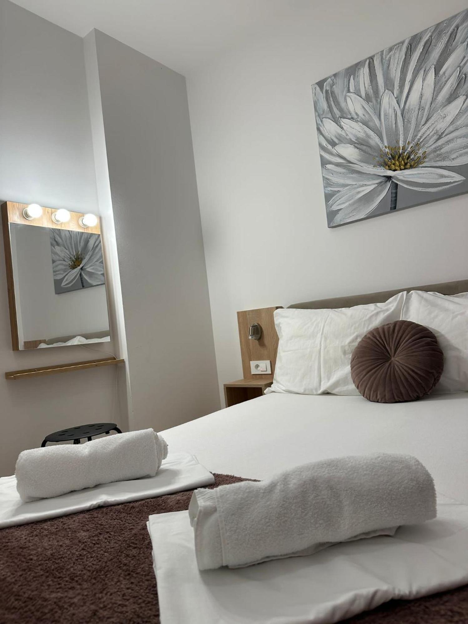 Apartmani Samec Novalja Exterior photo