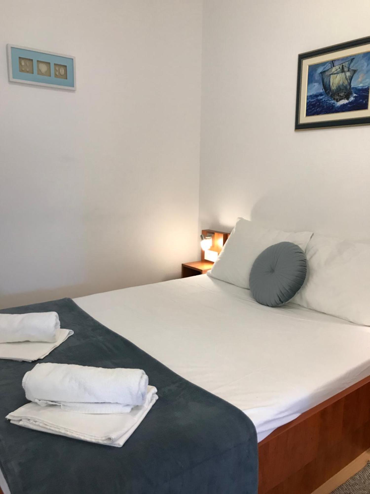 Apartmani Samec Novalja Exterior photo