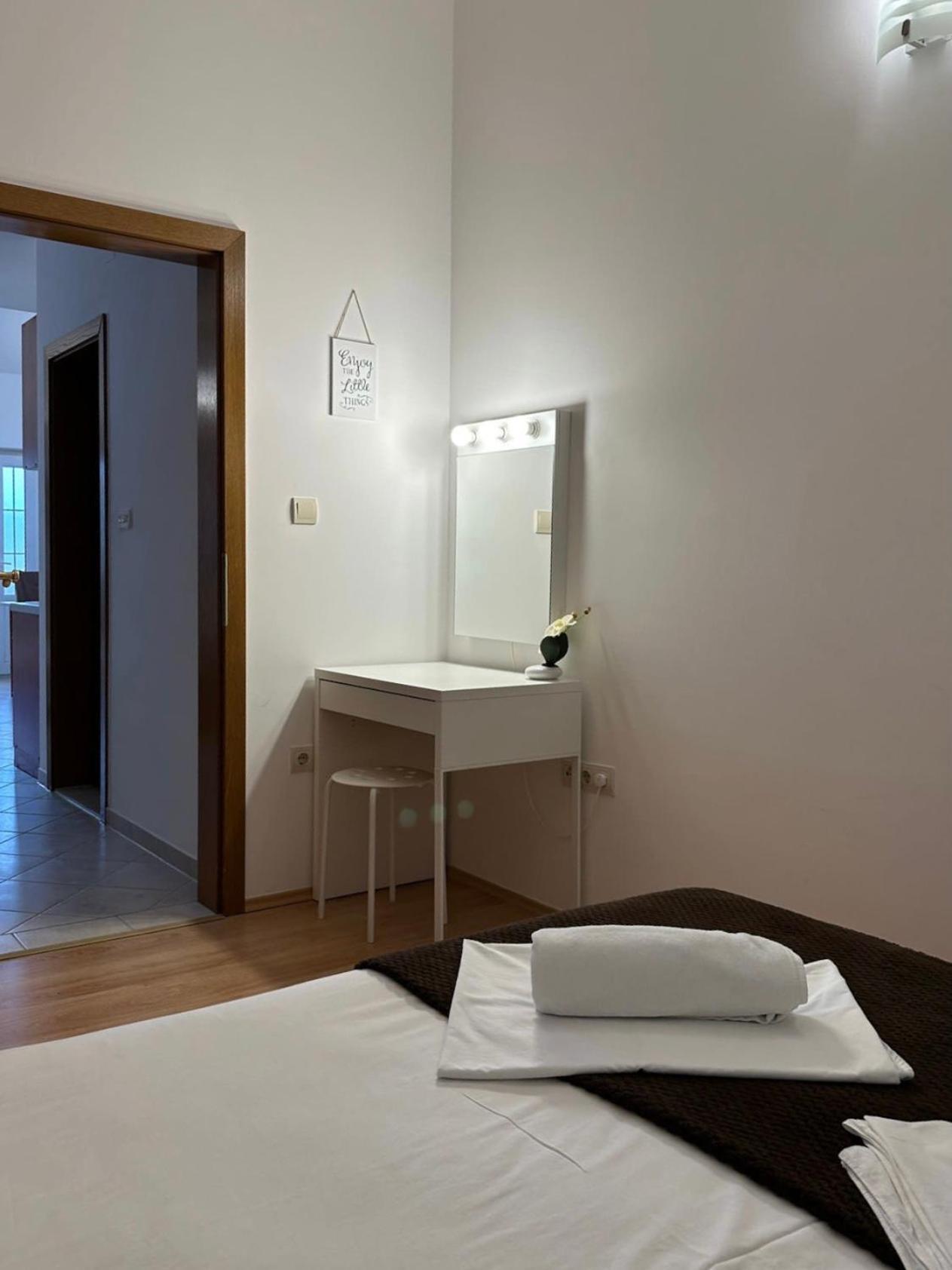 Apartmani Samec Novalja Exterior photo