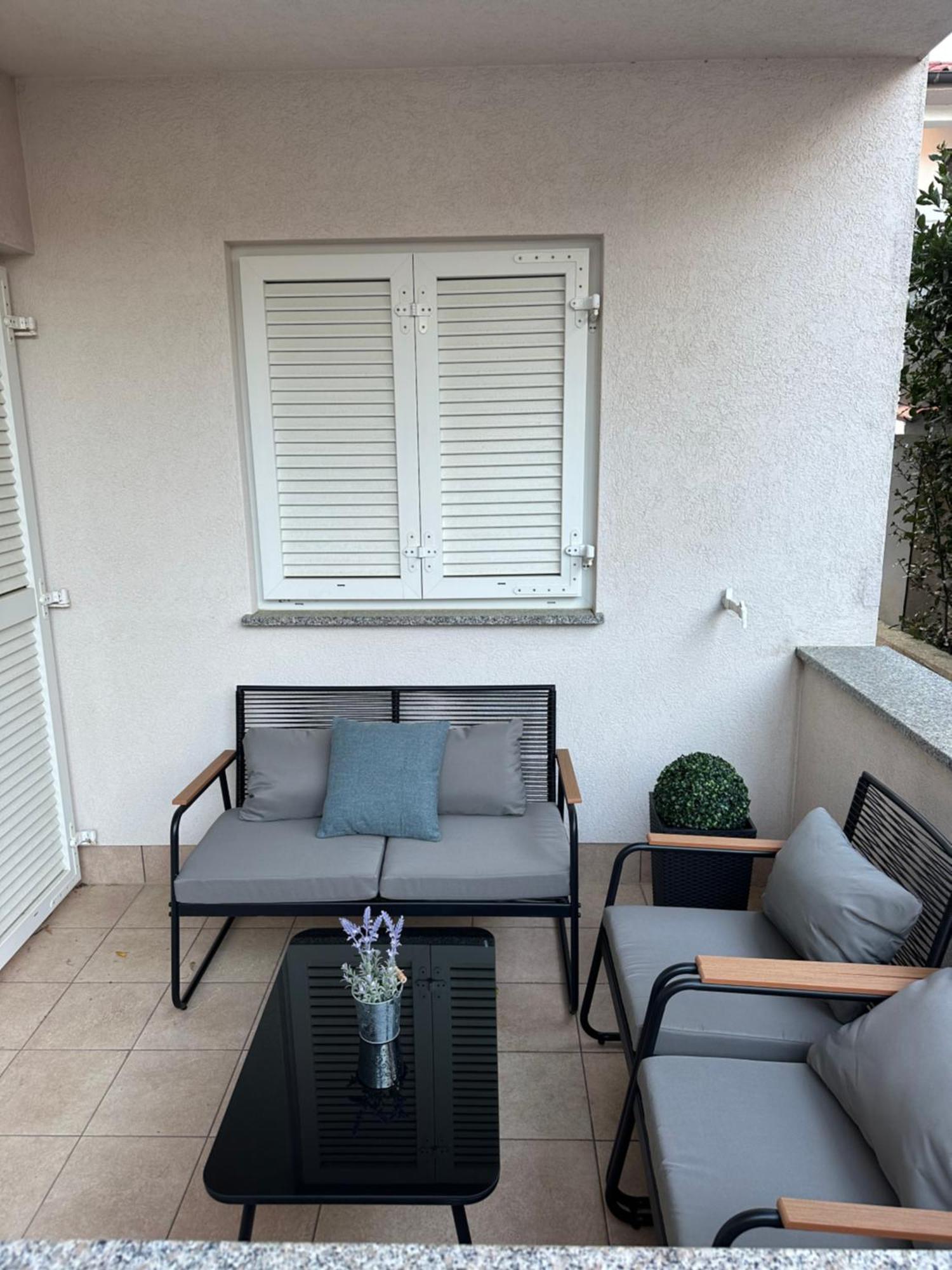 Apartmani Samec Novalja Exterior photo