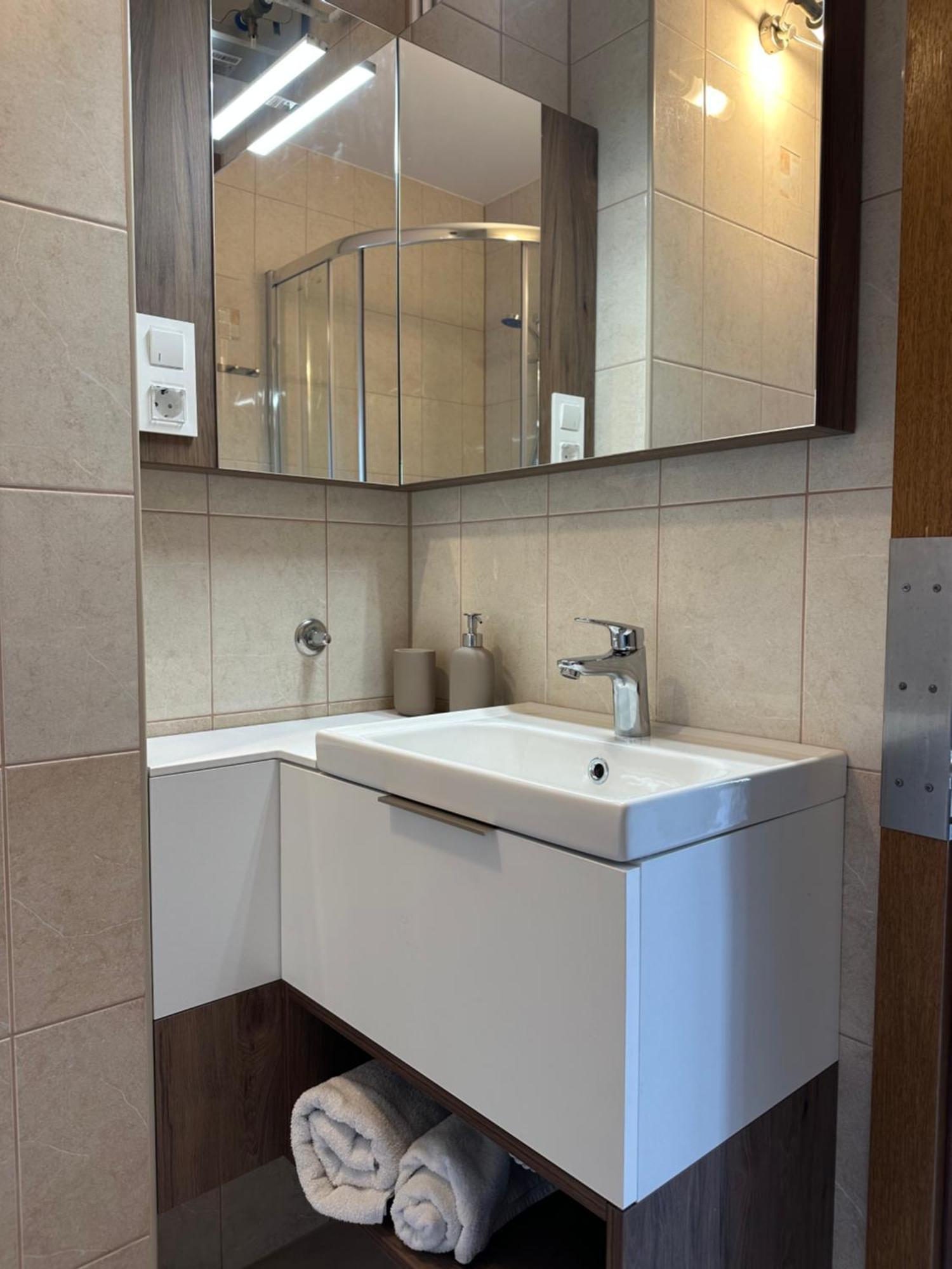 Apartmani Samec Novalja Exterior photo