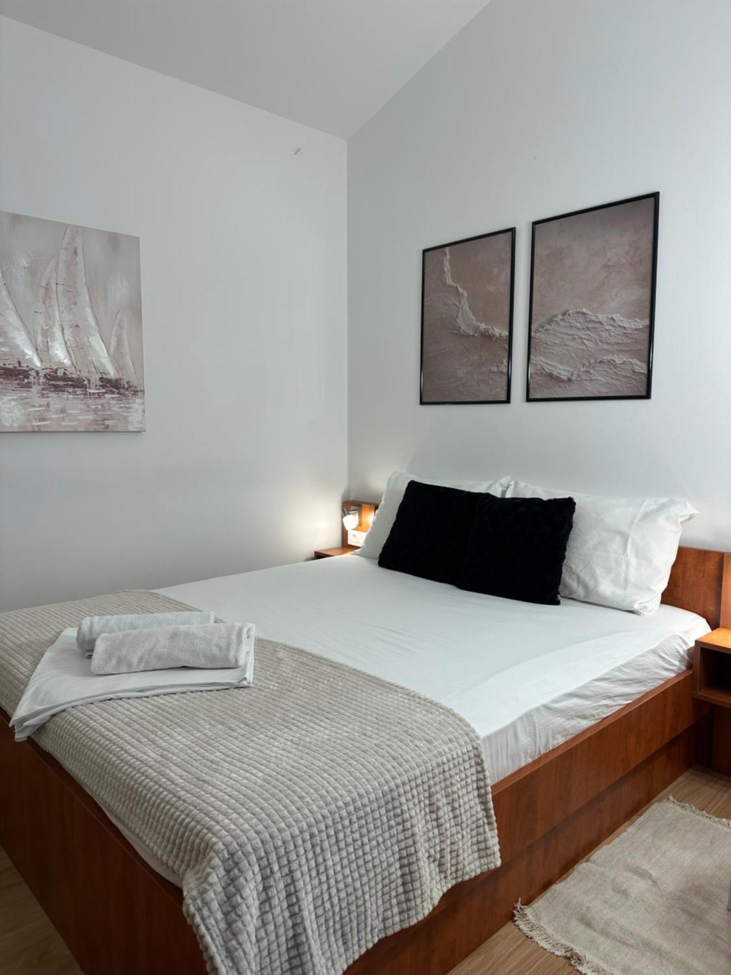 Apartmani Samec Novalja Exterior photo
