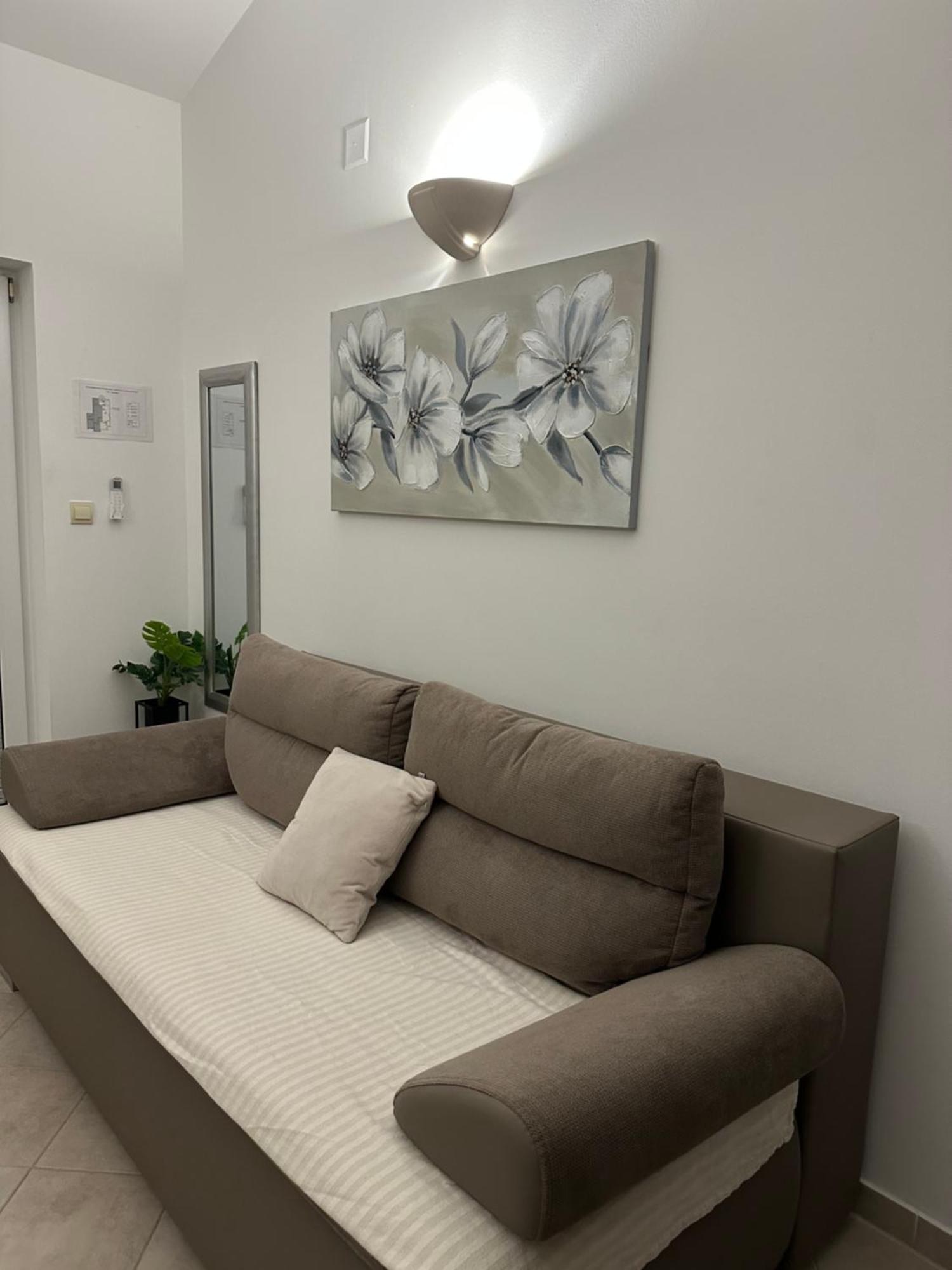 Apartmani Samec Novalja Exterior photo