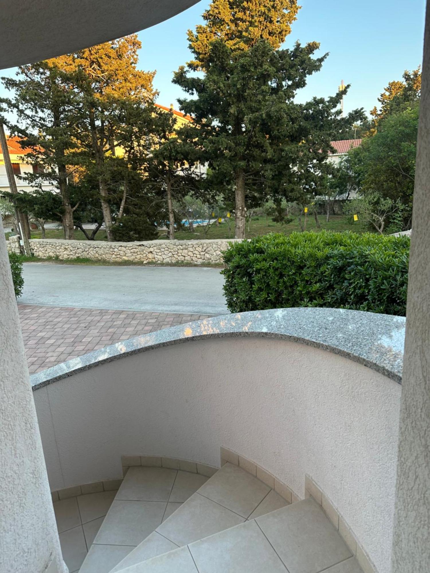 Apartmani Samec Novalja Exterior photo